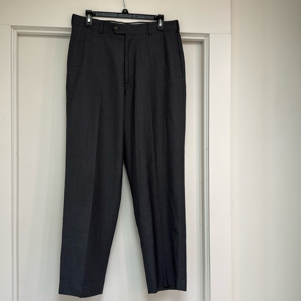 Round Tree & Yorke Easy Care Grey Slacks Size 33x30